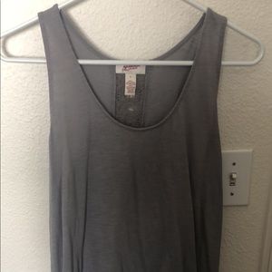 grey tank top